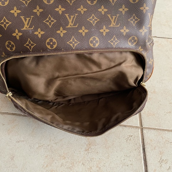 Vintage travel bag with shoe pocket under . - Picture 6 of 7